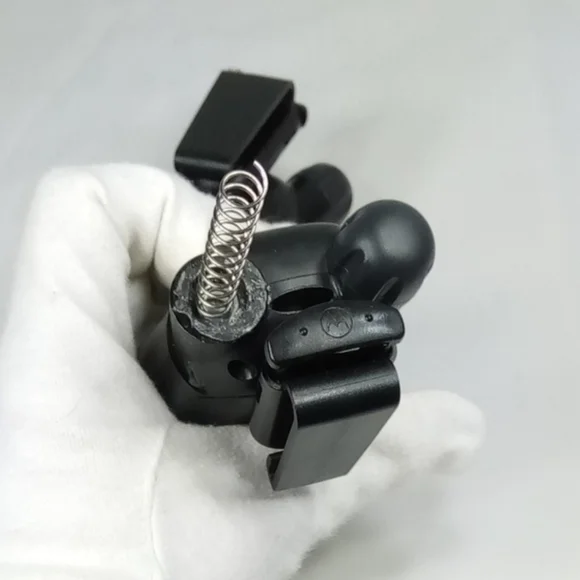 Motorola T5820 Two-Way Radios in Black and Gray - Picture 10 of 15